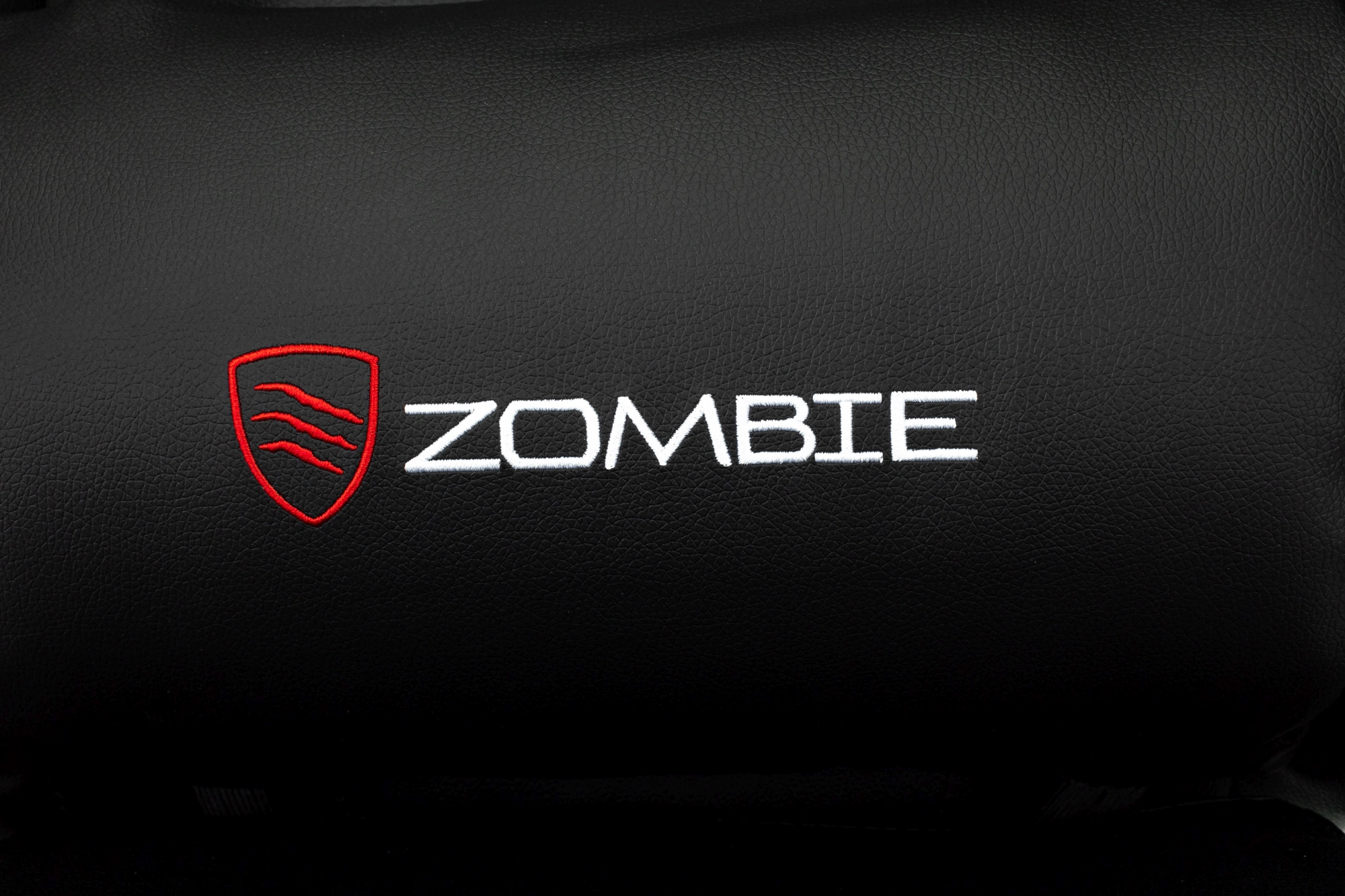 Кресло игровое Zombie Fortuna 1 черный эко.кожа крестов. пластик